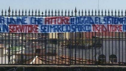 La ciudad de Nápoles ya tiene carteles agraviantes