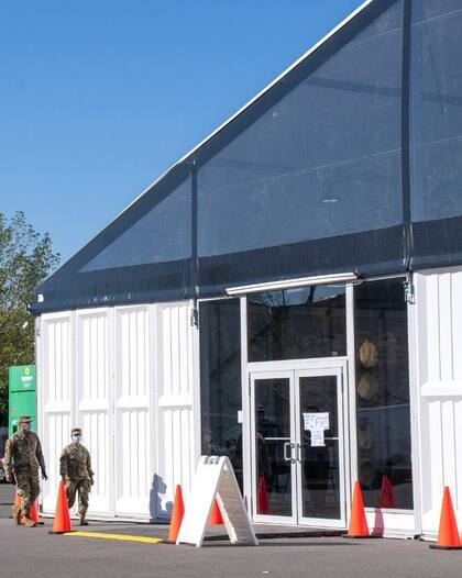 La ciudad de Nueva York anunció el cierre de uno de sus refugios más grandes