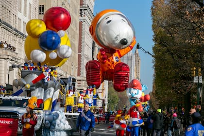 La Ciudad de Nueva York se prepara para vivir el desfile del Día de Acción de Gracias de Macy's, el 27 de noviembre de 2025 (AP Foto/Ted Shaffrey, archivo)
