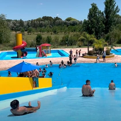 La ciudad ofrece un complejo de termas abiertas todo el año para el disfrute de los turistas