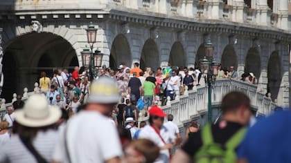La ciudad que los venecianos llaman La Serenissima recibe 30 millones de turistas al año