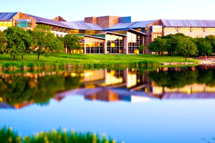 La ciudad se extiende entre los condados de Denton y Tarrant