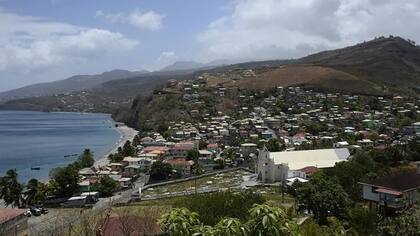 La ciudadanía está prohibida para quienes hayan participado en actividades que puedan "dañar la reputación de Dominica"