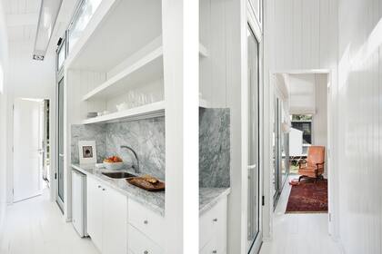 La claridad de las cabañas es acentuada por un diseño prístino con detalles en mármol y metal.