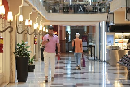 La clase alta se define tanto por sus consumos como por sus conductas