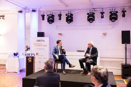 "La clase dirigente norteamericana se encuentra profundamente dividida, lo que dificulta la ejecución de una política exterior coherente", dijo Pérez Llana