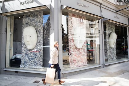 La clásica esquina de Ronchamp. A precios razonables, los dibujos de la línea Edition llegan a todo el país por catálogo.