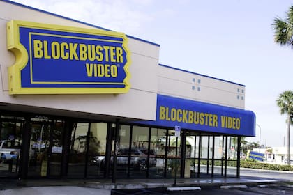 La clásica fachada de las tiendas de Blockbuster