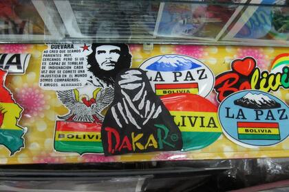 La clásica silueta del beduino, invade los comercios