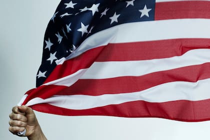 La clasificación SIJ se otorga a menores extranjeros en procesos judiciales estatales por abuso, negligencia, abandono u otras causas similares