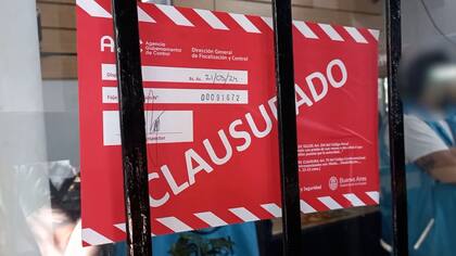 La clausura del bar de la calle Salta al 700 usado por el "bicidealer" de Monserrat