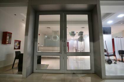 La Clínica Francesa fue obligada a bajar las persianas, al menos durante 15 días. Los contagios de cuatro médicos y un paciente fallecido motivaron una investigación epidemiológica.