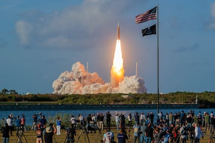La cobertura mediática y de la población evidencia la expectativa por la misión lunar