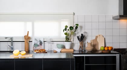 La cocina de Brisco se destaca por ser moderna y cómoda, ideal para la creación de contenido del mago.