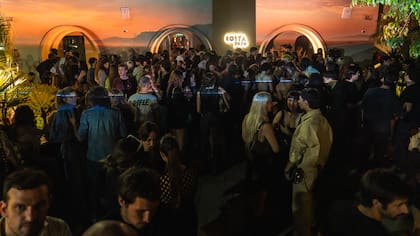 La cocina de Costa 7070 toma inspiración de la proximidad del río y se advierte que no solo es obra de manos talentosas, también está bien pensada, propone platos que satisfacen sin dejar una sensación de pesadez que entorpezca el baile