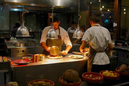 La cocina de Gustu en acción.