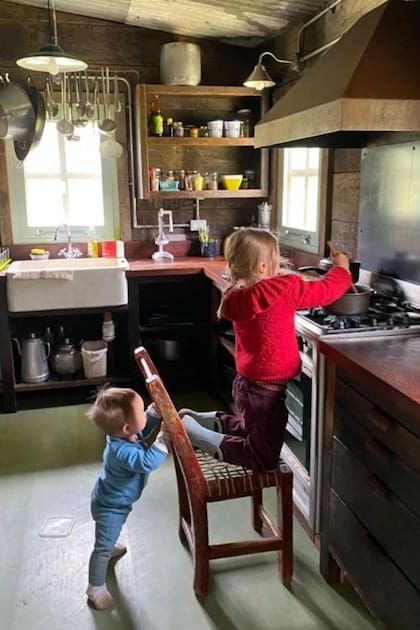 La cocina de la casa de Zaira Nara en San Martín de los Andes