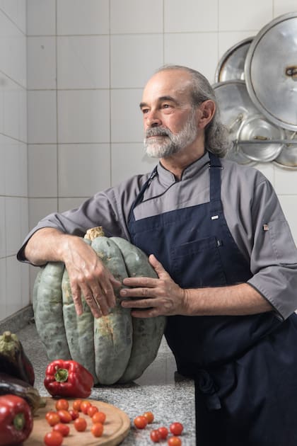 La cocina de Sergio Latorre es abastecida con vegetales de la huerta propia