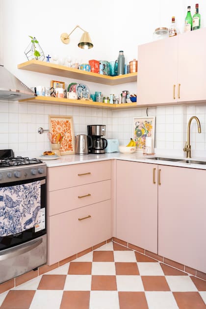 La cocina debía recrear el clima de intimidad compartida que aprendieron en su niñez