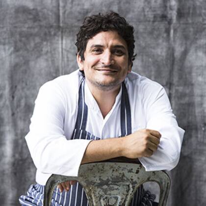 La cocina del hotel premiado cuenta con la mano de un chef argentino, Mauro Colagreco, quien ganó tres estrellas Michelin