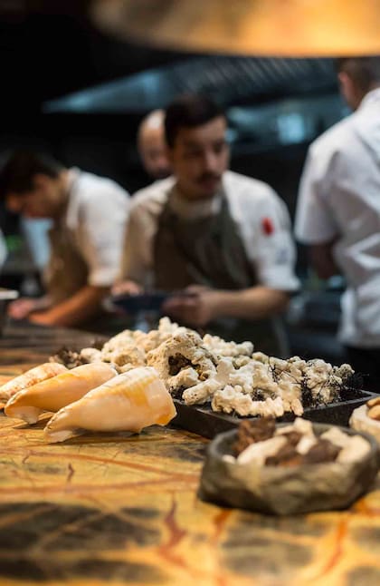 La cocina del restaurante, siempre en acción.