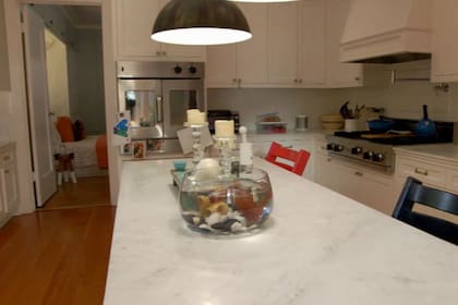 La cocina una vez transformada en un ambiente moderno y funcional. Imagen: Discovery