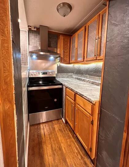 La cocina en medio de un pasillo