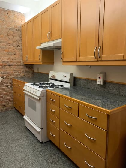 La cocina en uno de los pisos de la propiedad de Andy Warhol