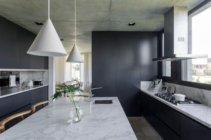 La cocina es uno de los ambientes más costosos de reformar y donde más decisiones se concentran