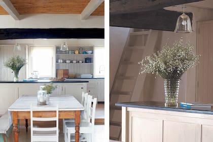 La cocina, integrada con el espacio social, se separa del resto por medio de un desnivel y un mueble-barra con tapa de madera.