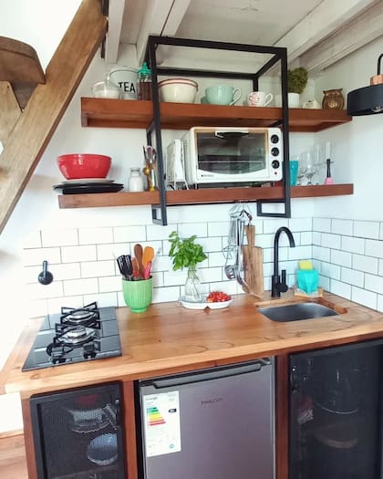 La cocina se diseña con especial dedicación, casi como si fueran los espacios de la cabina de un avión