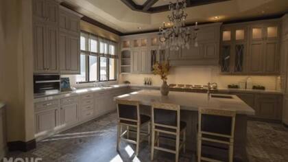 La cocina tiene detalles en oro