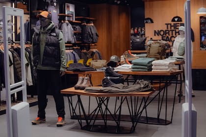 La colección apuesta a capas, abrigo e innovación para moverse en distintos entornos.