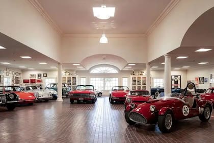 La colección es de aproximadamente 100 autos
