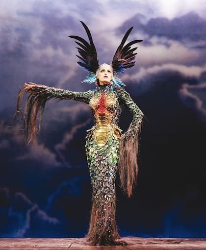 La colección La Chimère, de Mugler, en el cuerpo de Yasmin Le Bon (Londres, 1997); la foto, de Alan Strutt