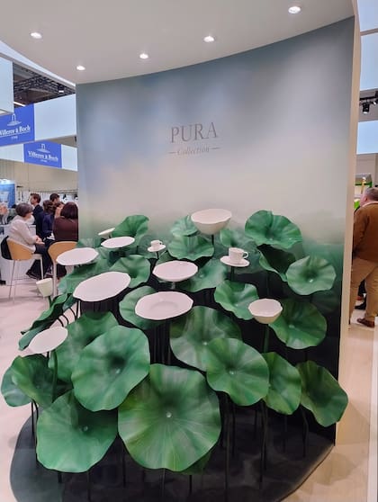 La colección 'Pura', de Villeroy y Boch, presentada como flores en una instalación exquisita.