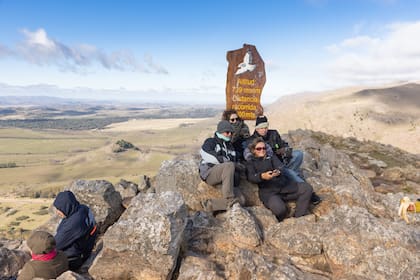 La comarca tiene muy buenos circuitos para hacer ascensos a las sierras.