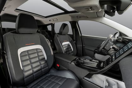 La combinación de materiales, iluminación y tecnología convierte al habitáculo del nuevo C5 Aircross en uno de los más sofisticados de la marca.