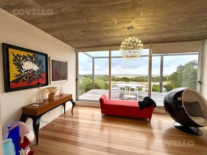 La combinación de muebles antiguos y modernos, un detalle de la deco