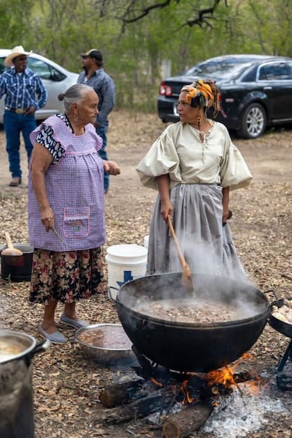 La comida ancestral es algo que se conserva en fechas importantes en El Nacimiento de los Negros.