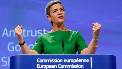 La comisaria de Competencia, Margrethe Vestager, aplicó una multa de 2420 millones de euros a Google, la más grande de su historia