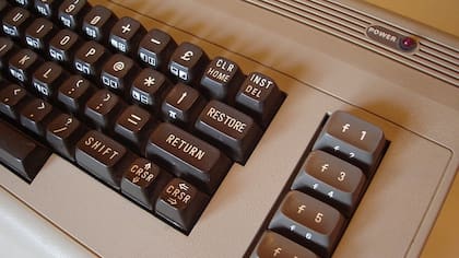 La Commodore 64 fue presentada a principios de 1982 y salió a la venta en agosto de ese año