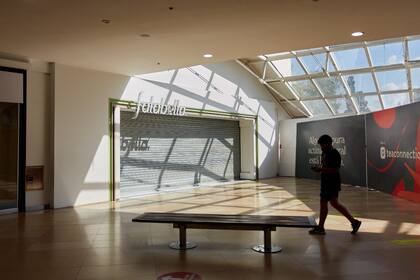 La compañía chilena Falabella hoy mantiene abiertos solo tres locales (Rosario, Unicenter y calle Florida) que cerrarán en los próximos 60 días