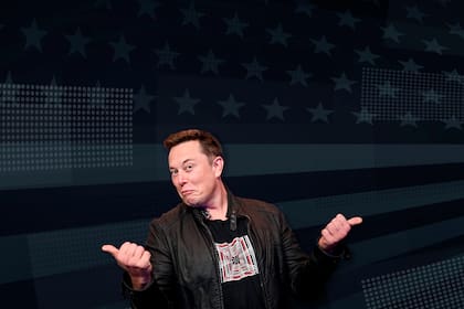 La compañía de Elon Musk implementó medidas para minimizar el impacto de sus satélites en la astronomía óptica (Archivo)