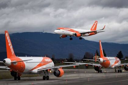La compañía EasyJet admitió que el piloto tuvo un problema de salud y que la nave fue aterrizada por el copiloto