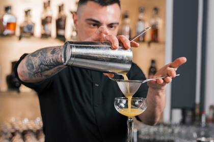 La compañía en Estados Unidos solicita encargados de bar con experiencia; se puede ganar más de US$3500 al mes