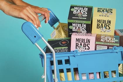 La compañía produce en una planta propia ubicada en la ciudad de Buenos Aires, donde desarrolla sus líneas de snacks saludables y alimentos funcionales.