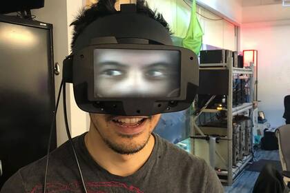 La compañía ya había elaborado en 2019 un prototipo para mostrar de forma parcial el rostro del usuario que utiliza un visor de realidad virtual