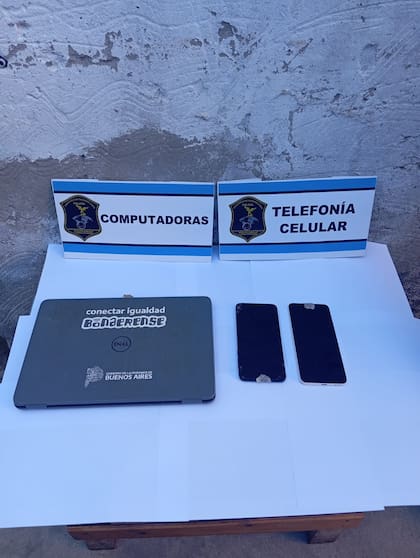 La complejidad de la red desarticulada sugiere conexiones de la red con individuos radicados en el extranjero