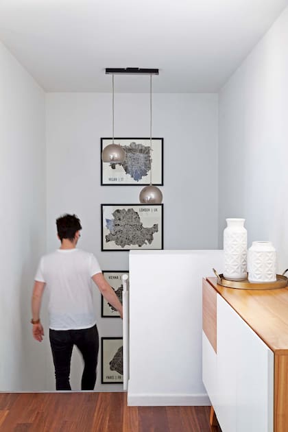 La composición de mapas es perfecta para la escalera.
